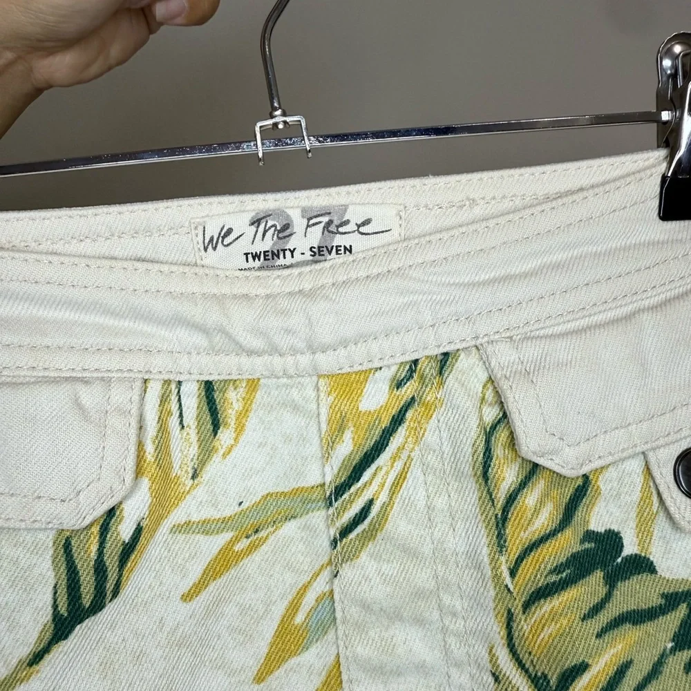 We The Free Cream and Green Leaf Print High Waist Shorts - Picture 3 of 3